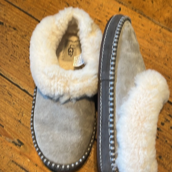 UGG slippers - Picture 3 of 6